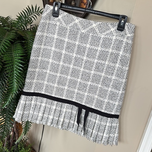 Classiques Entier Black & White Tweed Checks Lined Skirt w/ Pleated Ruffle Hem - Picture 4 of 15